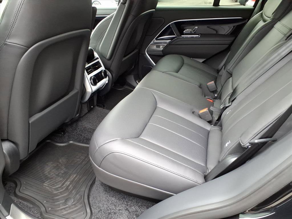 New 2026 Land Rover Range Rover SE image 5