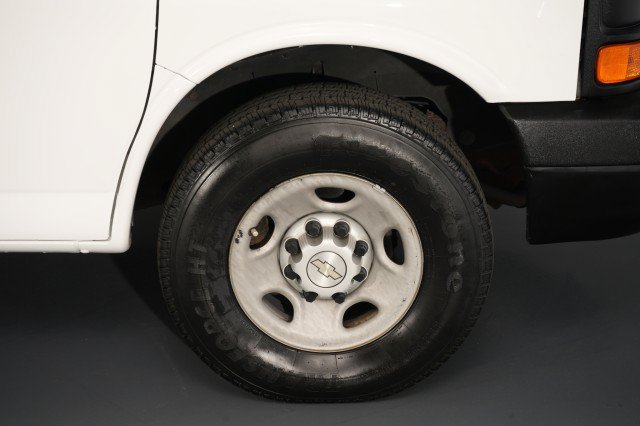 Used 2008 Chevrolet Express 3500 Extended Passenger RWD image 31