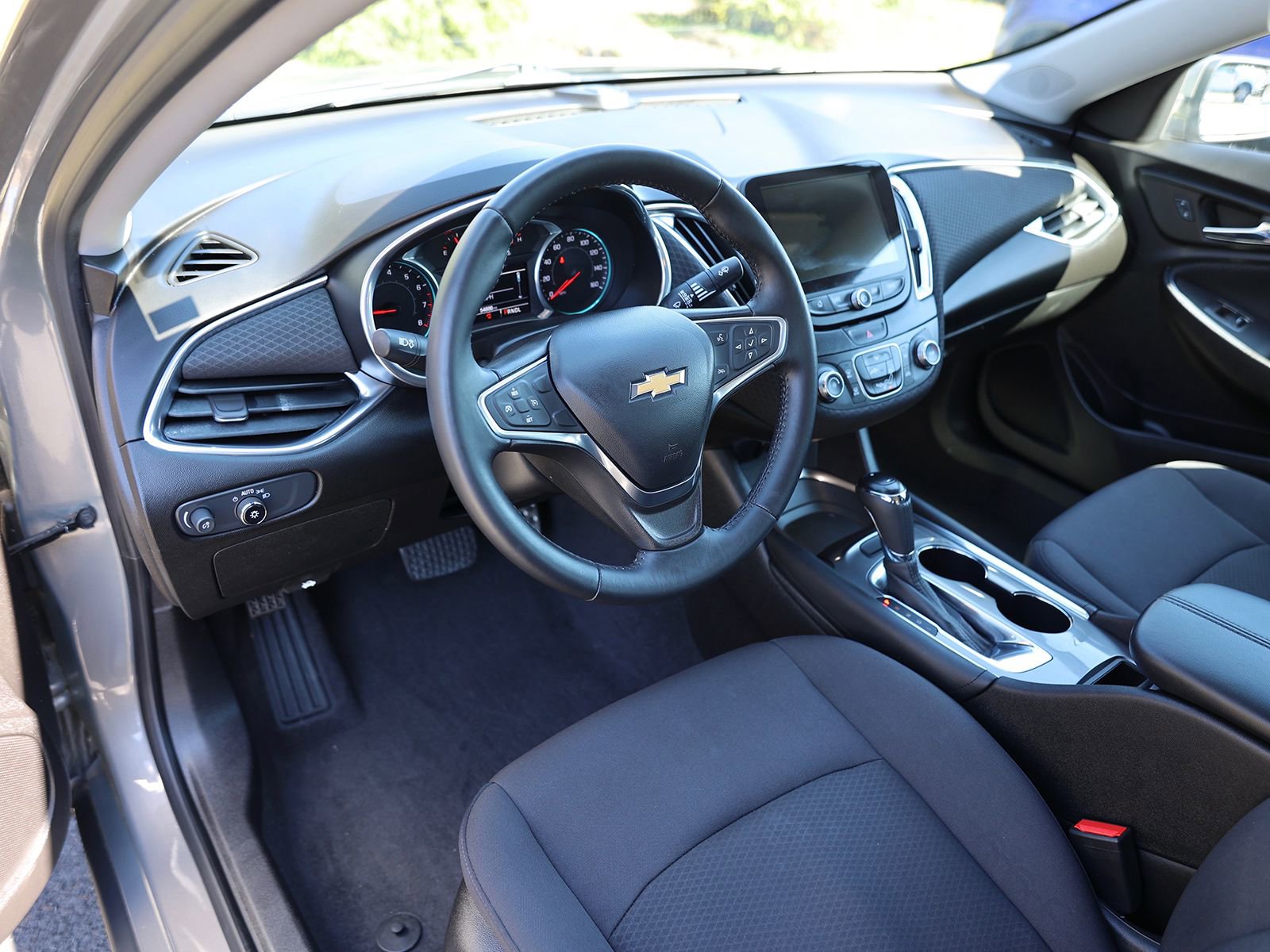 Used 2017 Chevrolet Malibu LT image 15