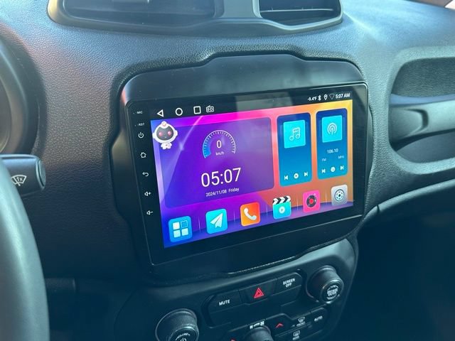 Used 2020 Jeep Renegade Latitude AWD/4WD image 8