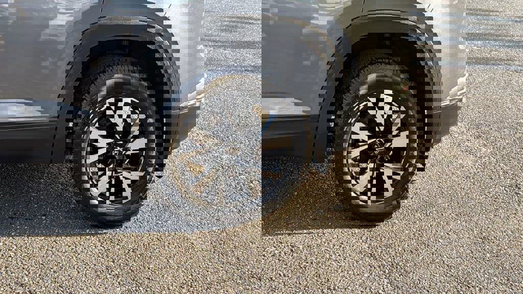 Used 2021 Volkswagen Atlas Cross Sport SE image 9