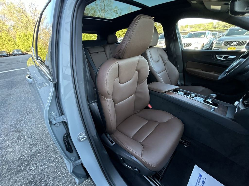 Certified 2024 Volvo XC60 B5 Plus w/ Climate Package image 25
