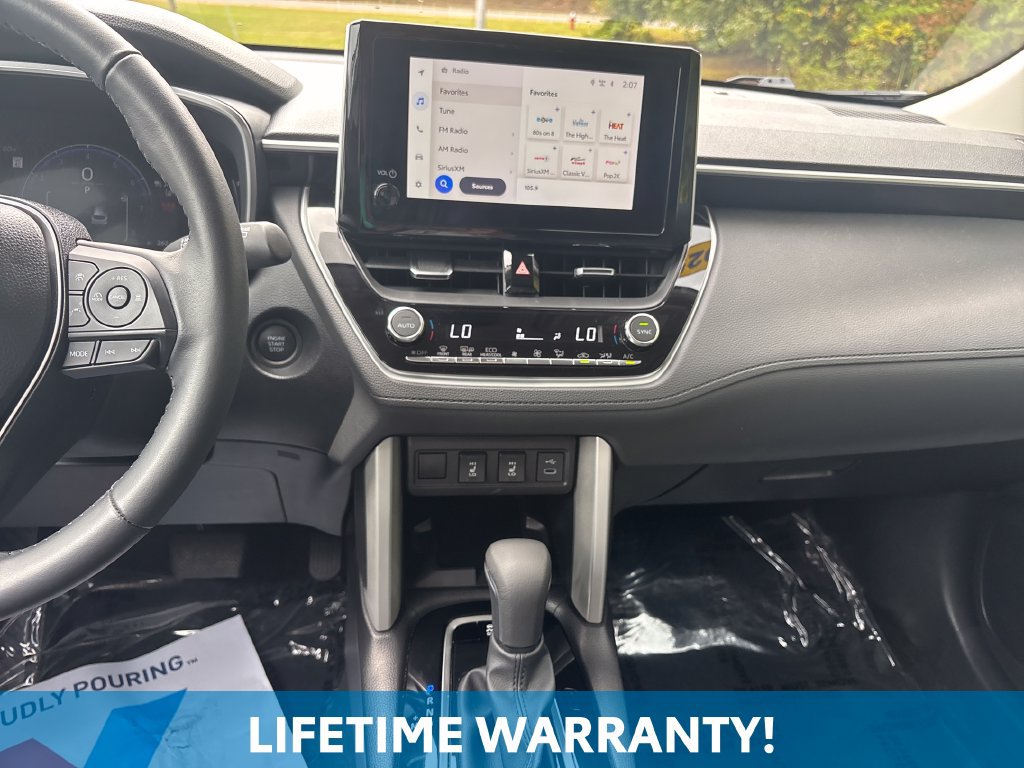 Used 2025 Toyota Corolla Cross XLE FWD image 22