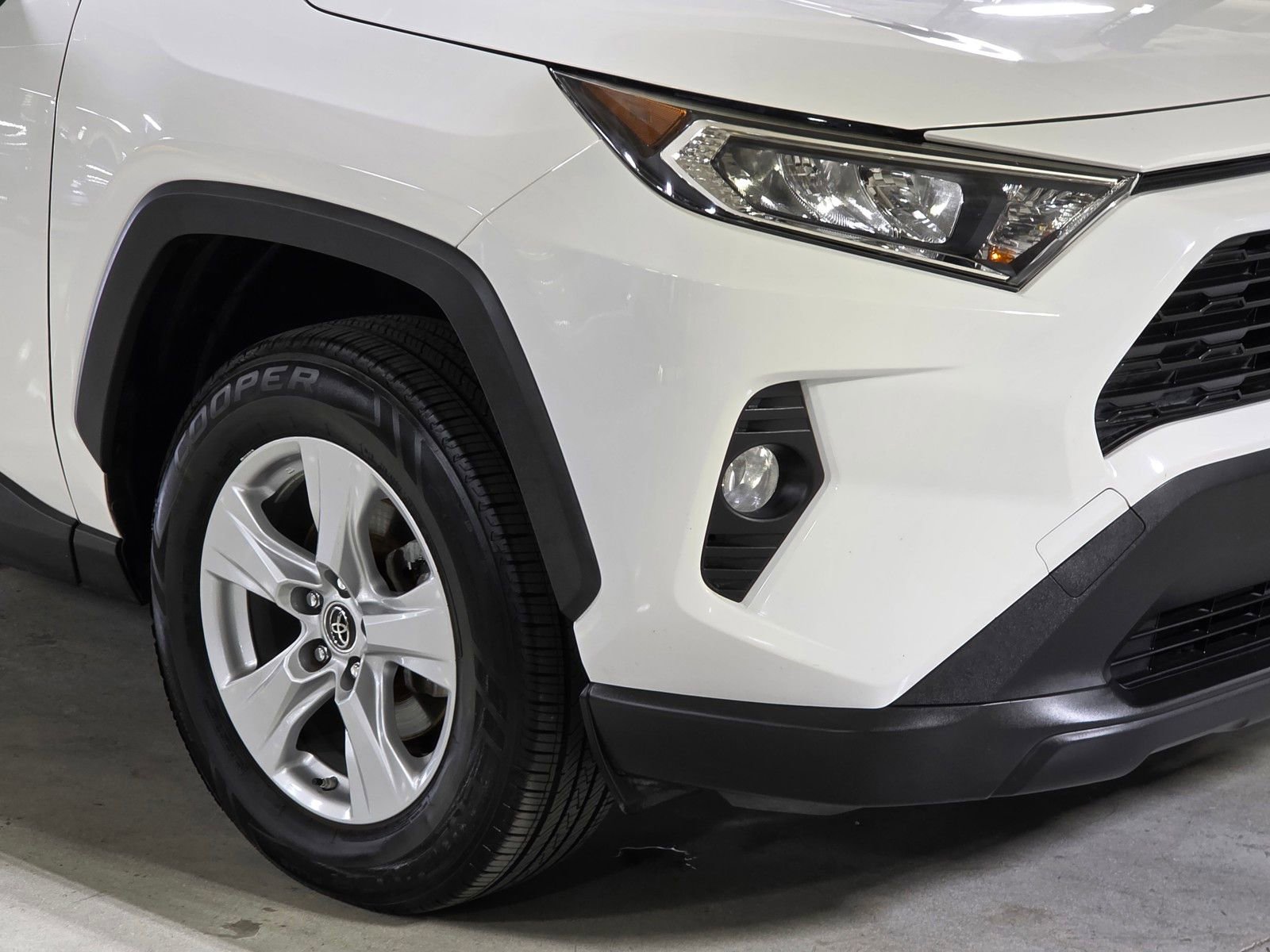 Used 2019 Toyota RAV4 XLE FWD image 10