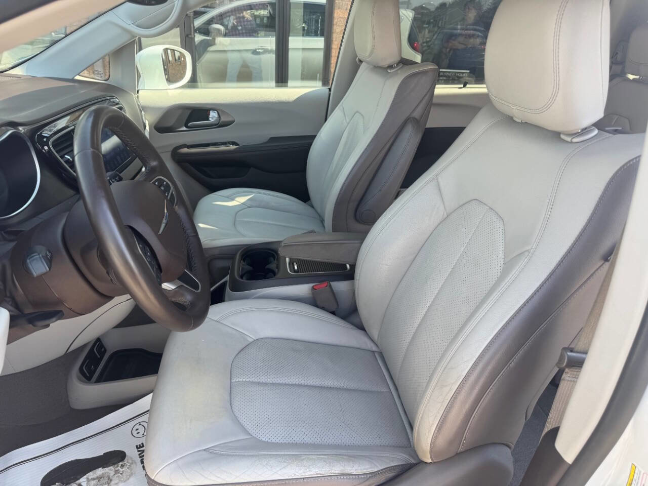 Used 2017 Chrysler Pacifica Touring-L Plus w/ Tire & Wheel Group image 12