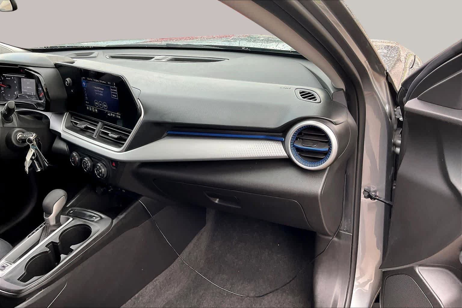 Used 2025 Chevrolet Trax LS w/ LS Convenience Package FWD image 18