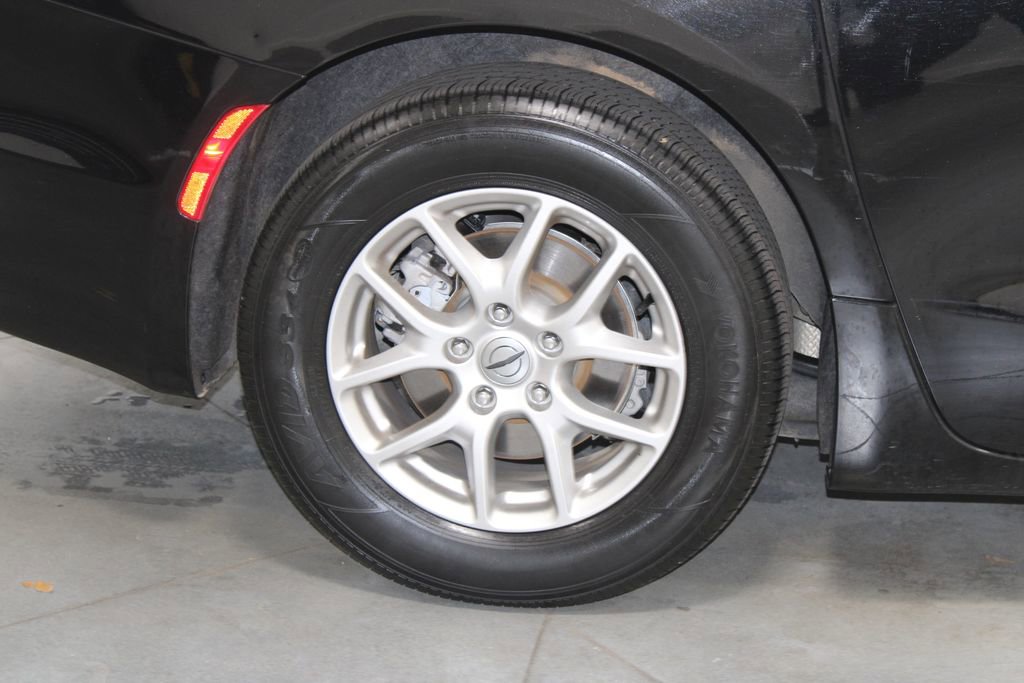 Used 2024 Chrysler Pacifica Touring-L image 13