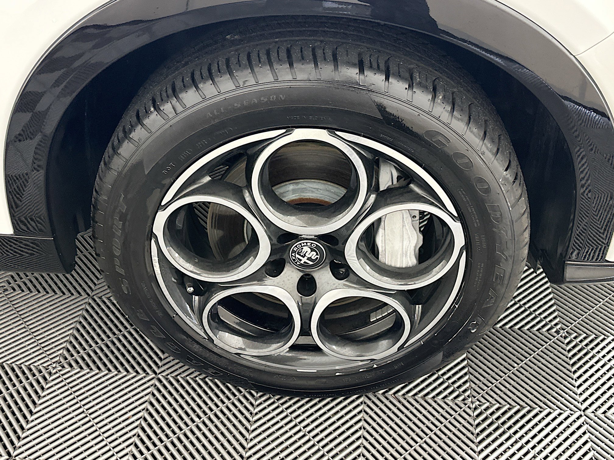 Used 2025 Alfa Romeo Tonale w/ Premium Package image 11