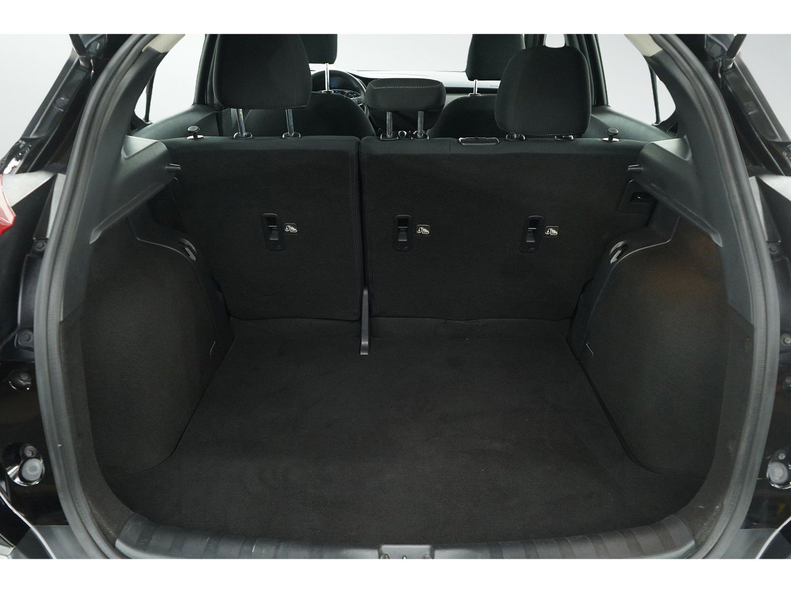 Used 2019 Nissan Kicks S image 16