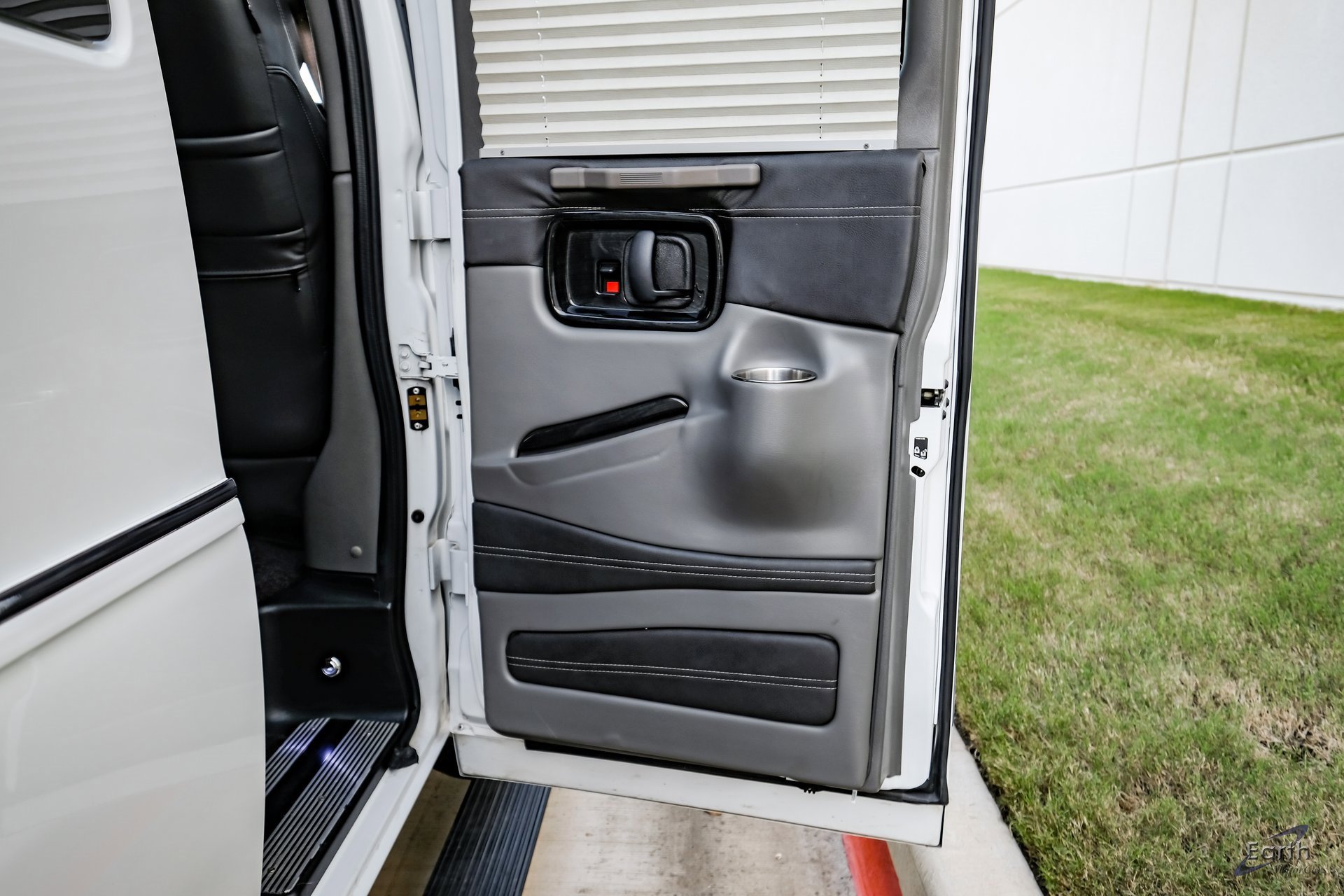 Used 2023 Chevrolet Express 2500 image 99