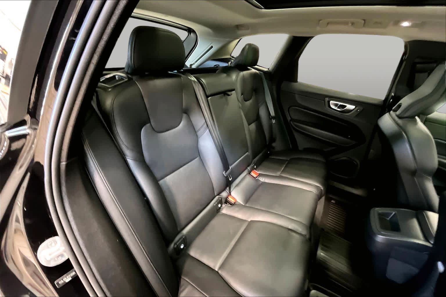 Certified 2024 Volvo XC60 B5 Plus w/ Protection Package Premier AWD/4WD image 19