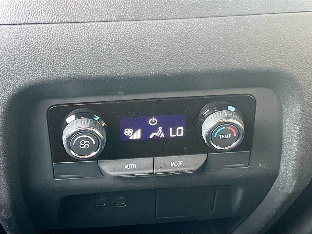 Used 2026 Chevrolet Traverse LT FWD image 25