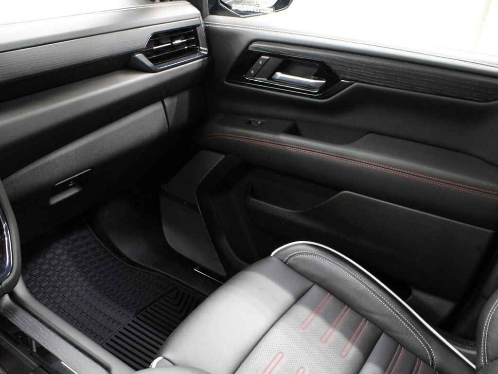 Used 2026 GMC Yukon AT4 Ultimate AWD/4WD image 39