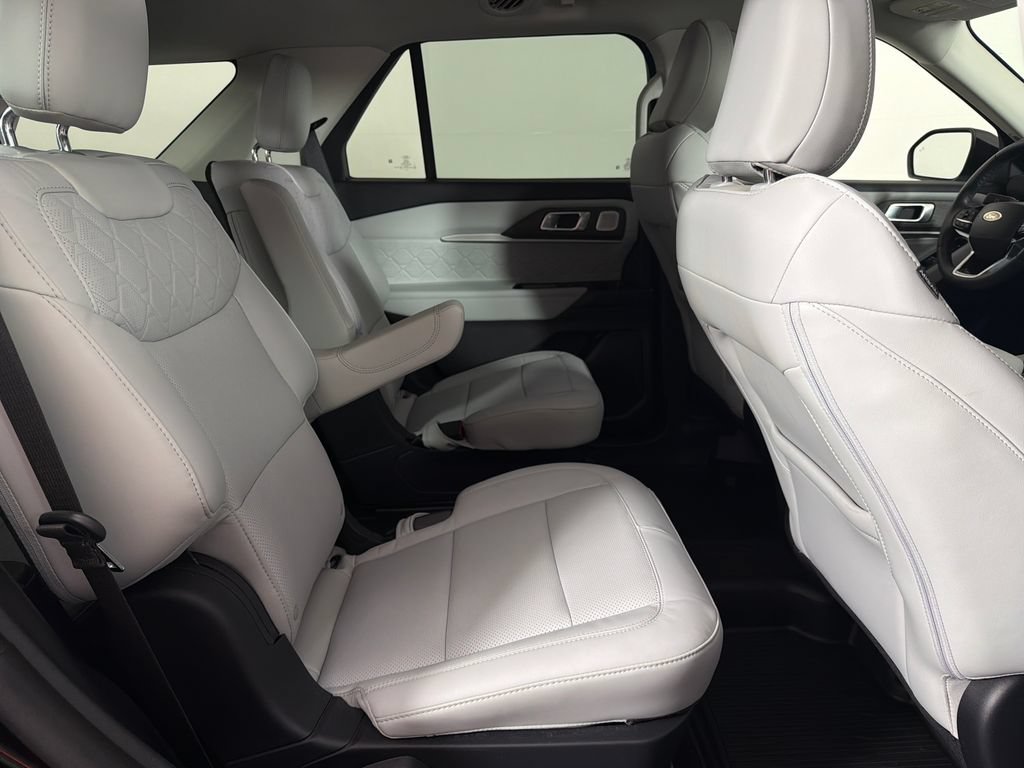 Used 2025 Ford Explorer Platinum w/ Ultimate Package AWD/4WD image 23
