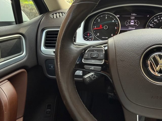 Used 2013 Volkswagen Touareg TDI AWD/4WD image 24