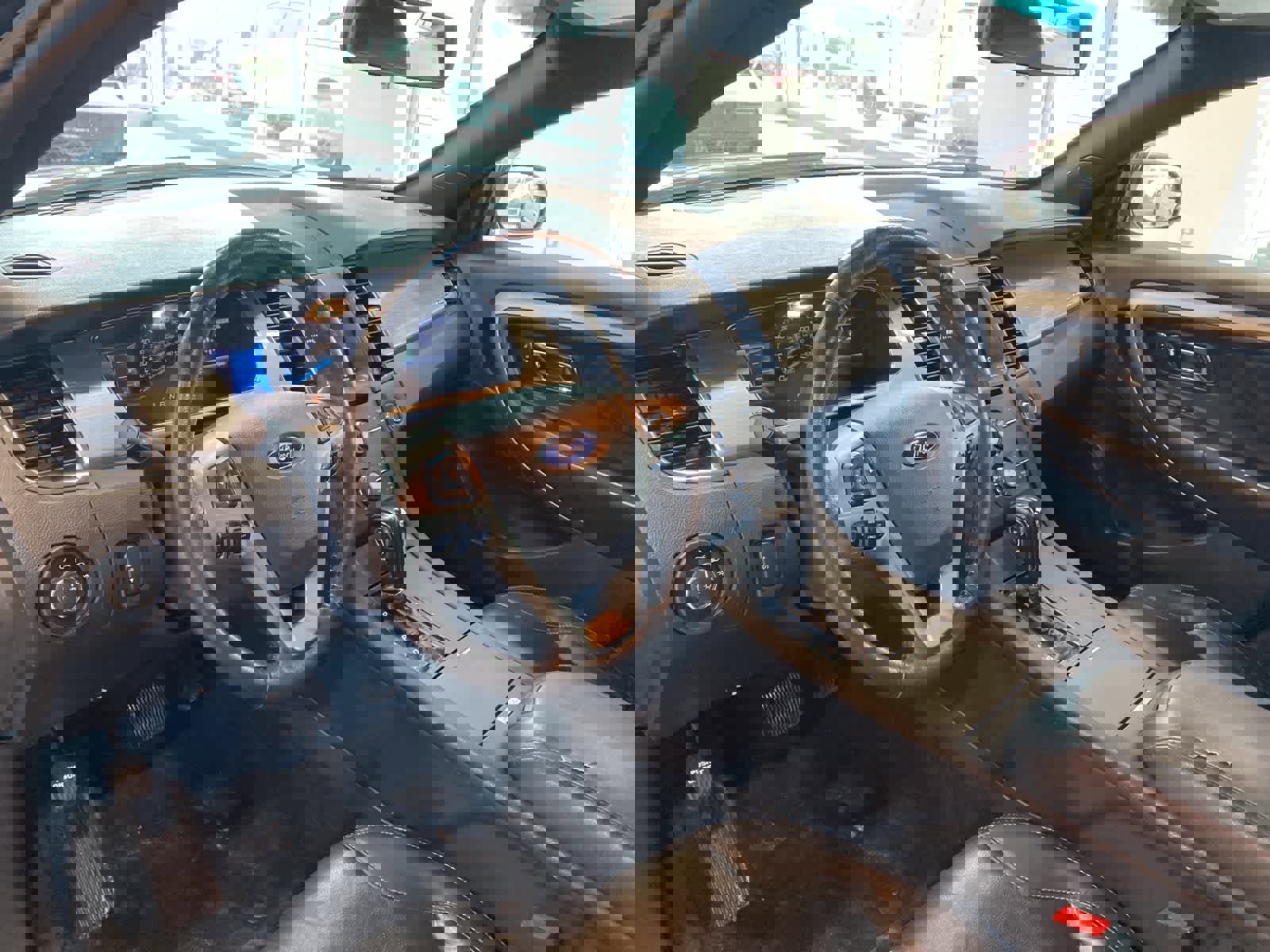 Used 2016 Ford Taurus SEL w/ Equipment Group 201A image 10