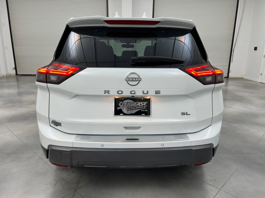 Used 2025 Nissan Rogue SL w/ Tech Package image 6