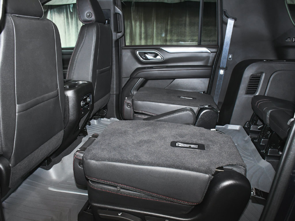 Used 2024 Chevrolet Suburban RST w/ Luxury Package AWD/4WD image 52