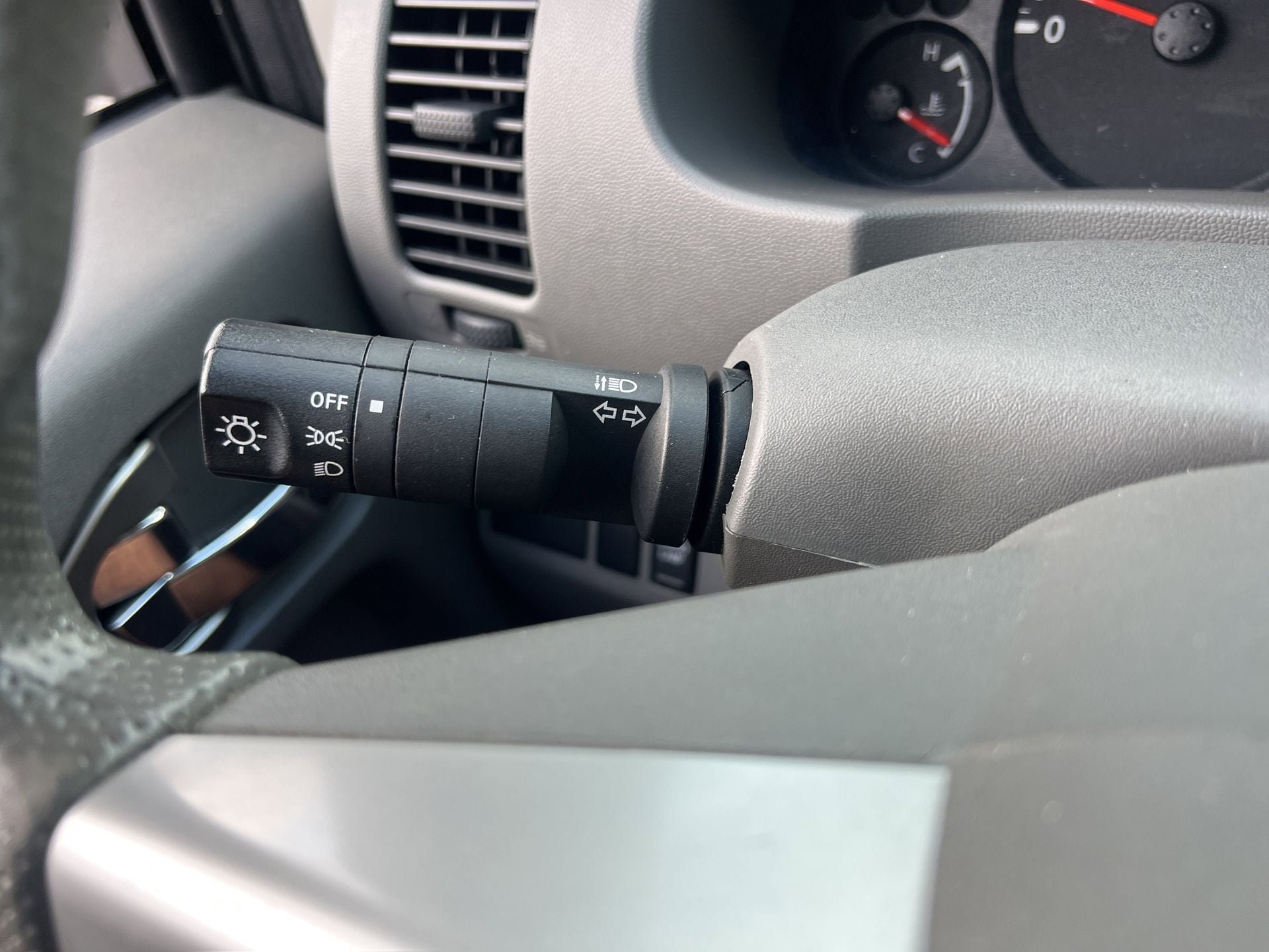 Used 2020 Nissan Frontier S RWD image 9