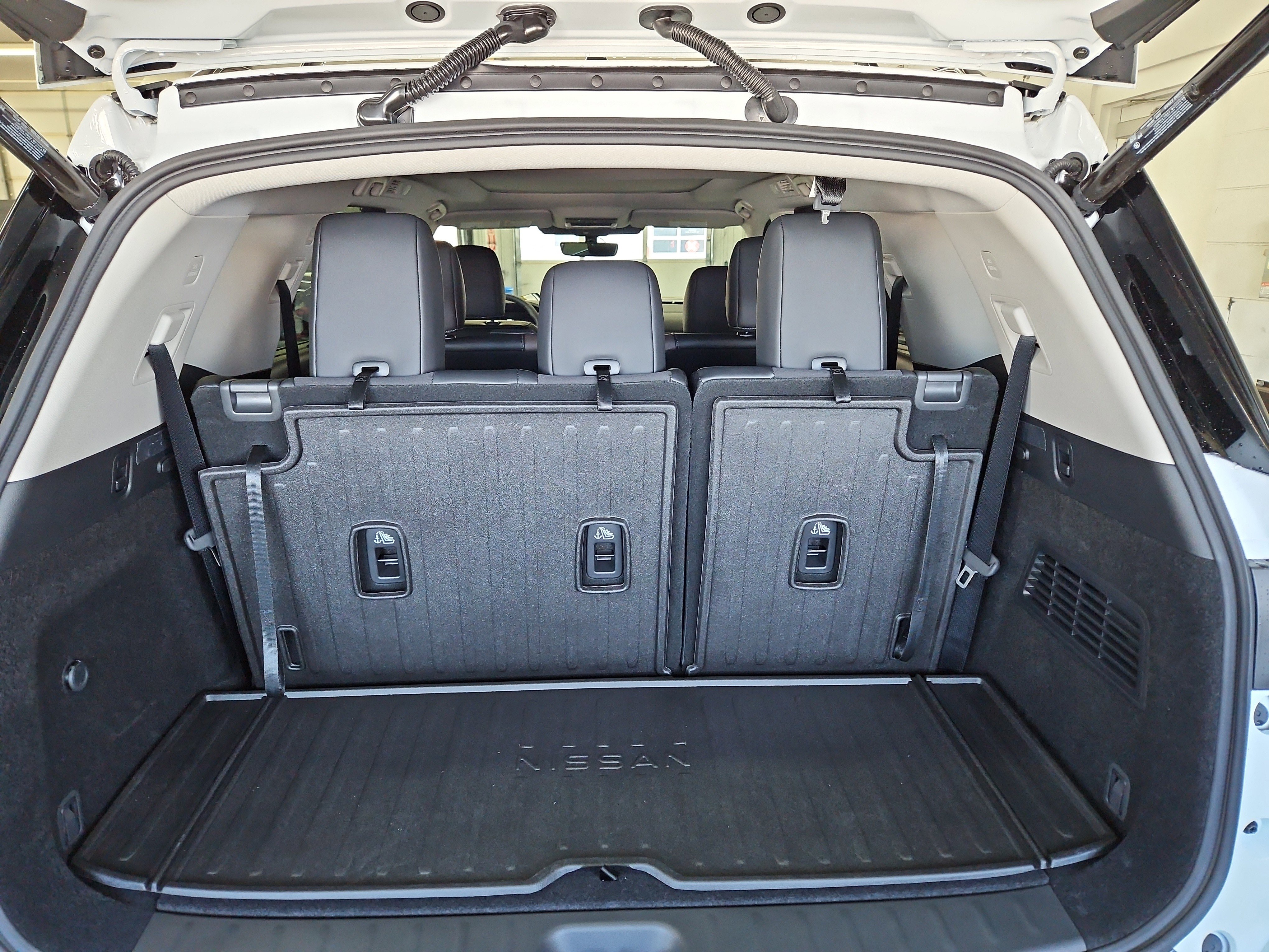 New 2026 Nissan Pathfinder Platinum w/ Cargo Package AWD/4WD image 12