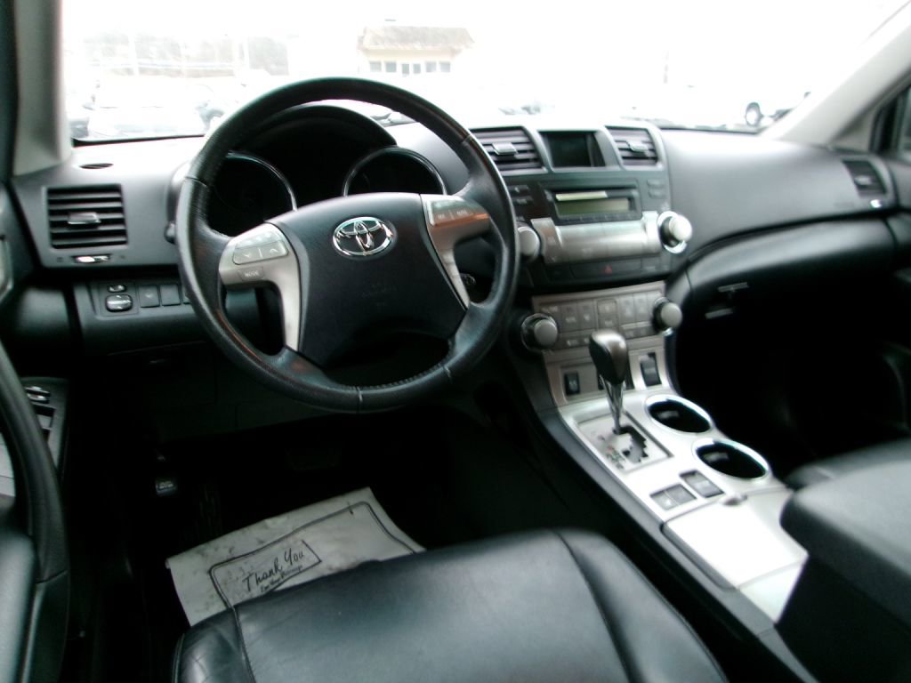 Used 2010 Toyota Highlander SE image 9