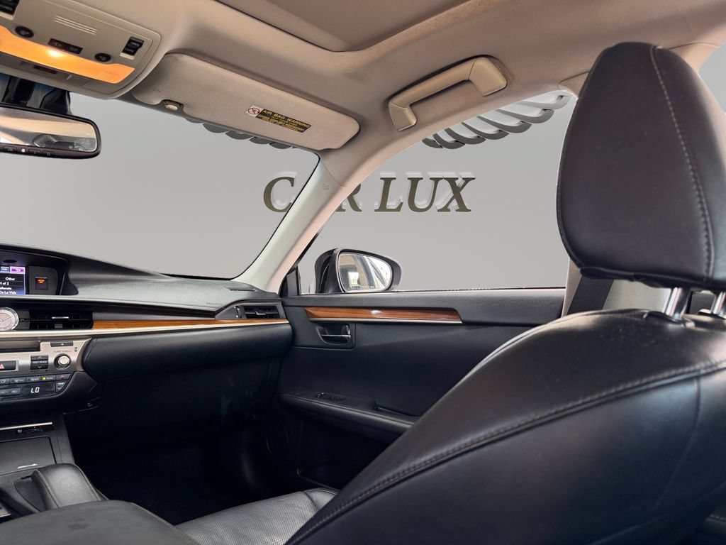 Used 2013 Lexus ES 300h w/ Luxury Pkg FWD image 18