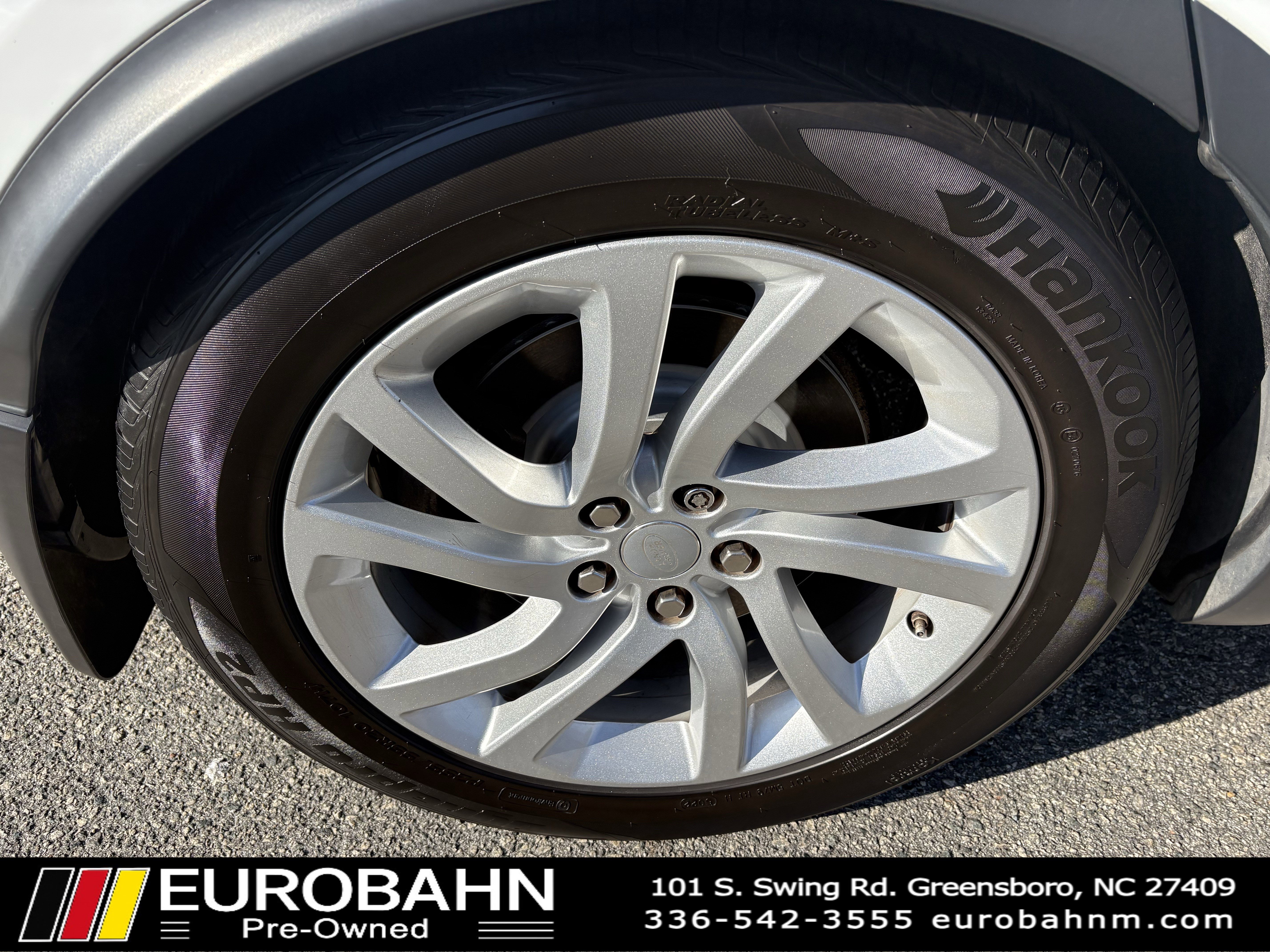 Used 2017 Land Rover Discovery HSE image 32