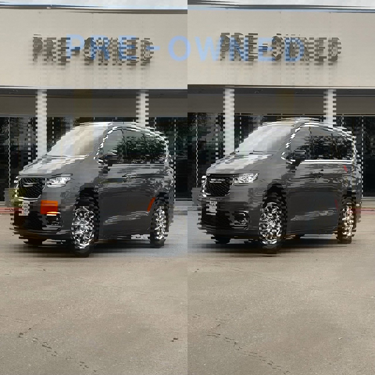 Used 2023 Chrysler Pacifica Touring-L image 1