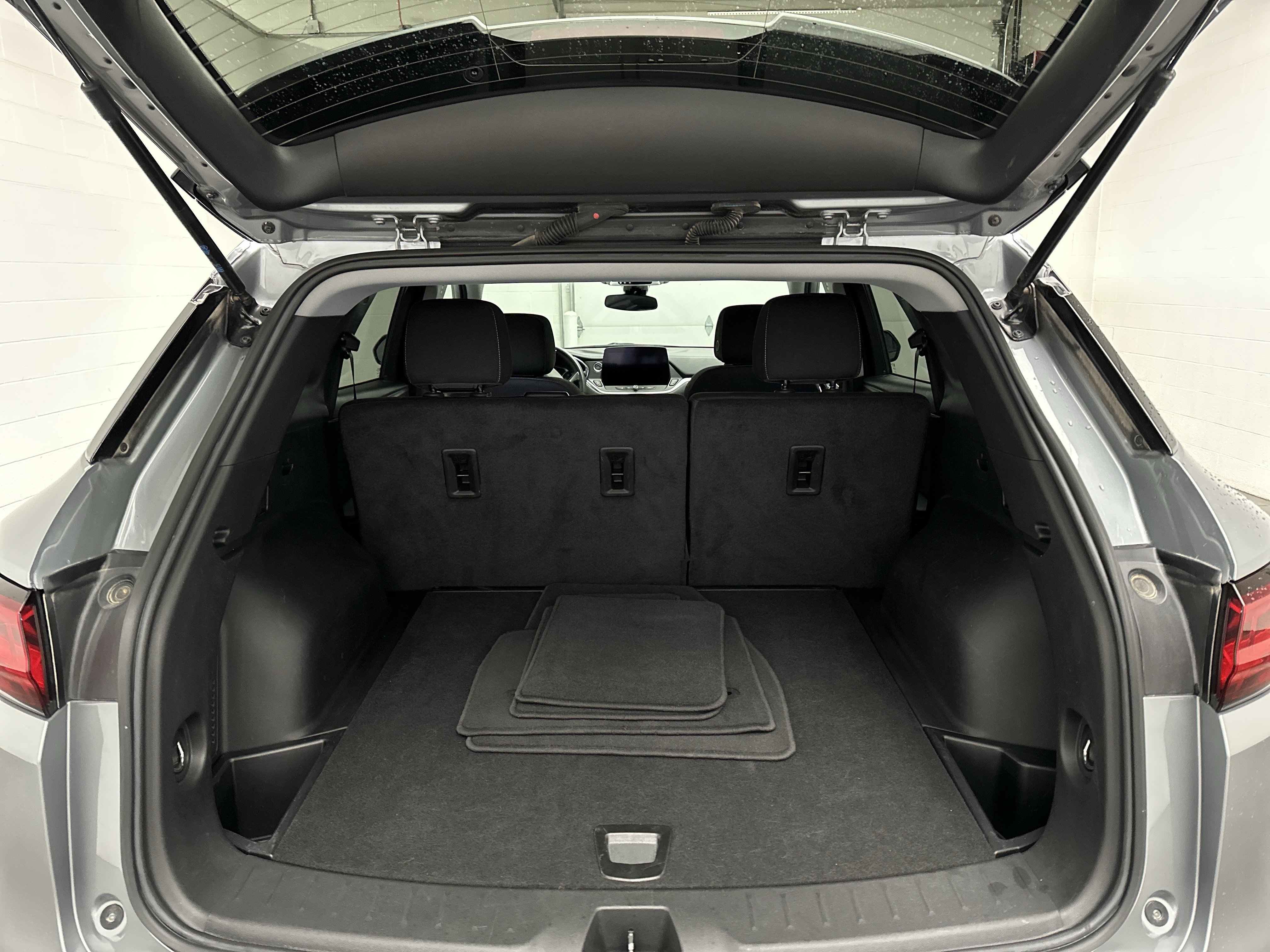 Used 2025 Chevrolet Blazer LT FWD image 12