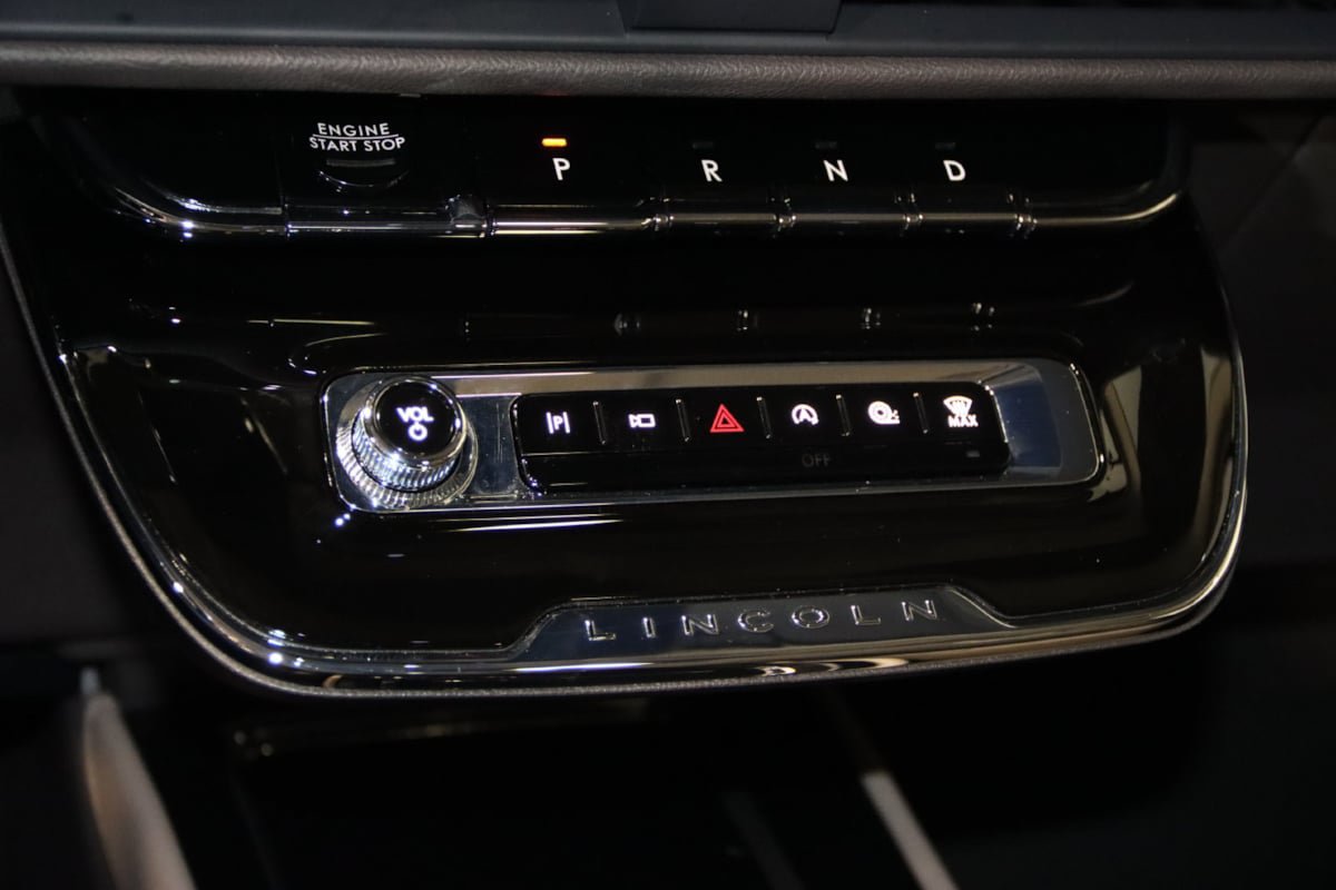 Used 2024 Lincoln Corsair AWD w/ Equipment Group 101A image 34