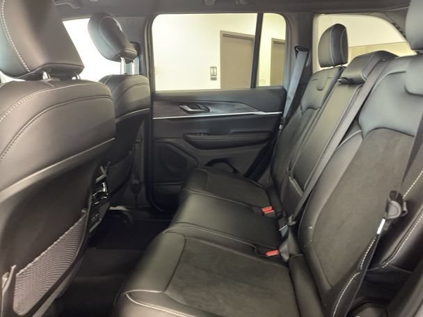New 2026 Jeep Grand Cherokee Altitude AWD/4WD image 19