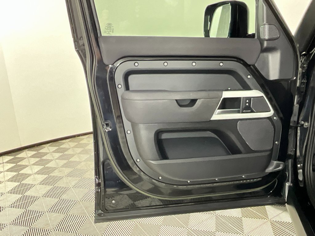 Certified 2023 Land Rover Defender 110 X-Dynamic SE image 18