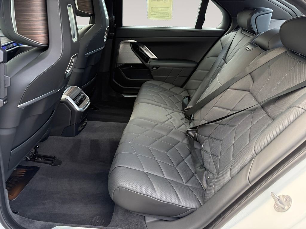 Certified 2023 BMW i7 xDrive60 AWD/4WD image 13