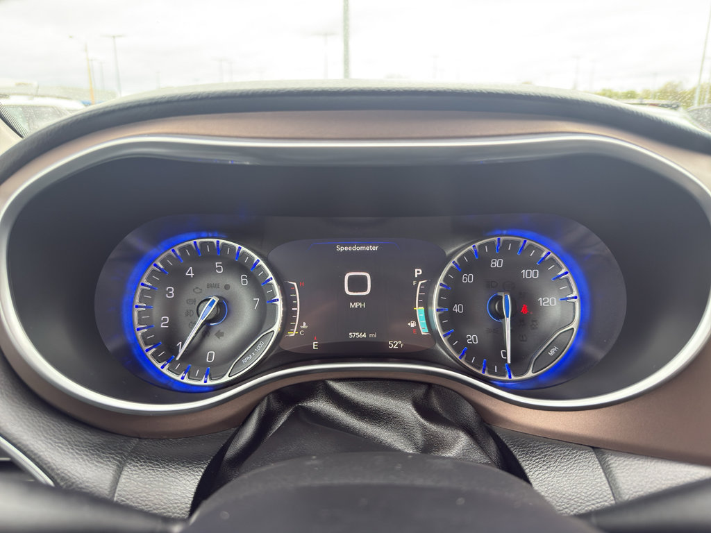 Used 2019 Chrysler Pacifica Touring-L Plus w/ Tire & Wheel Group FWD image 16