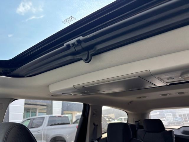 Used 2010 Chevrolet Traverse LT image 12