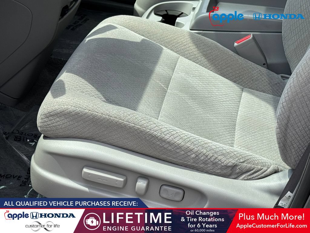 Used 2016 Honda Odyssey SE image 8