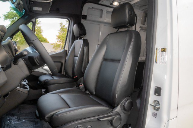 Used 2025 Mercedes-Benz Sprinter 2500 image 16