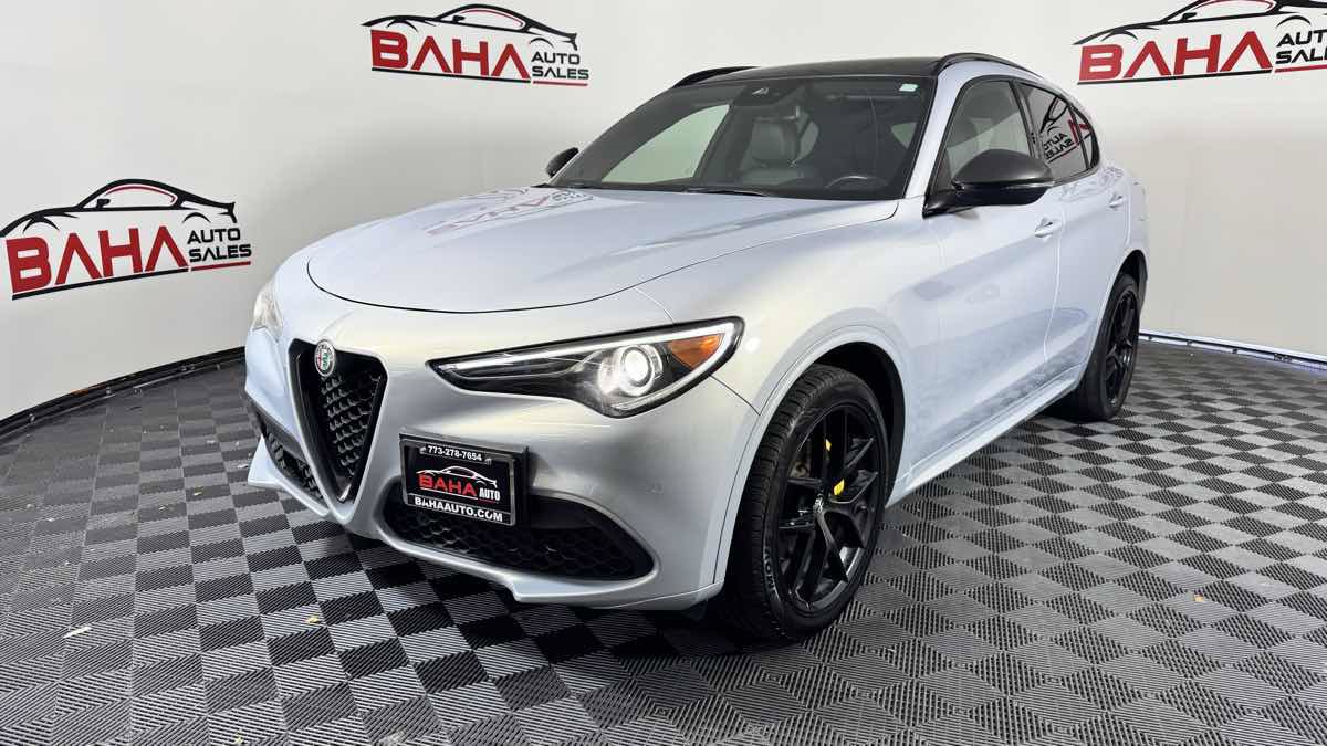 Used 2020 Alfa Romeo Stelvio Ti Sport w/ Quick Order Package 22S Sport AWD/4WD image 2