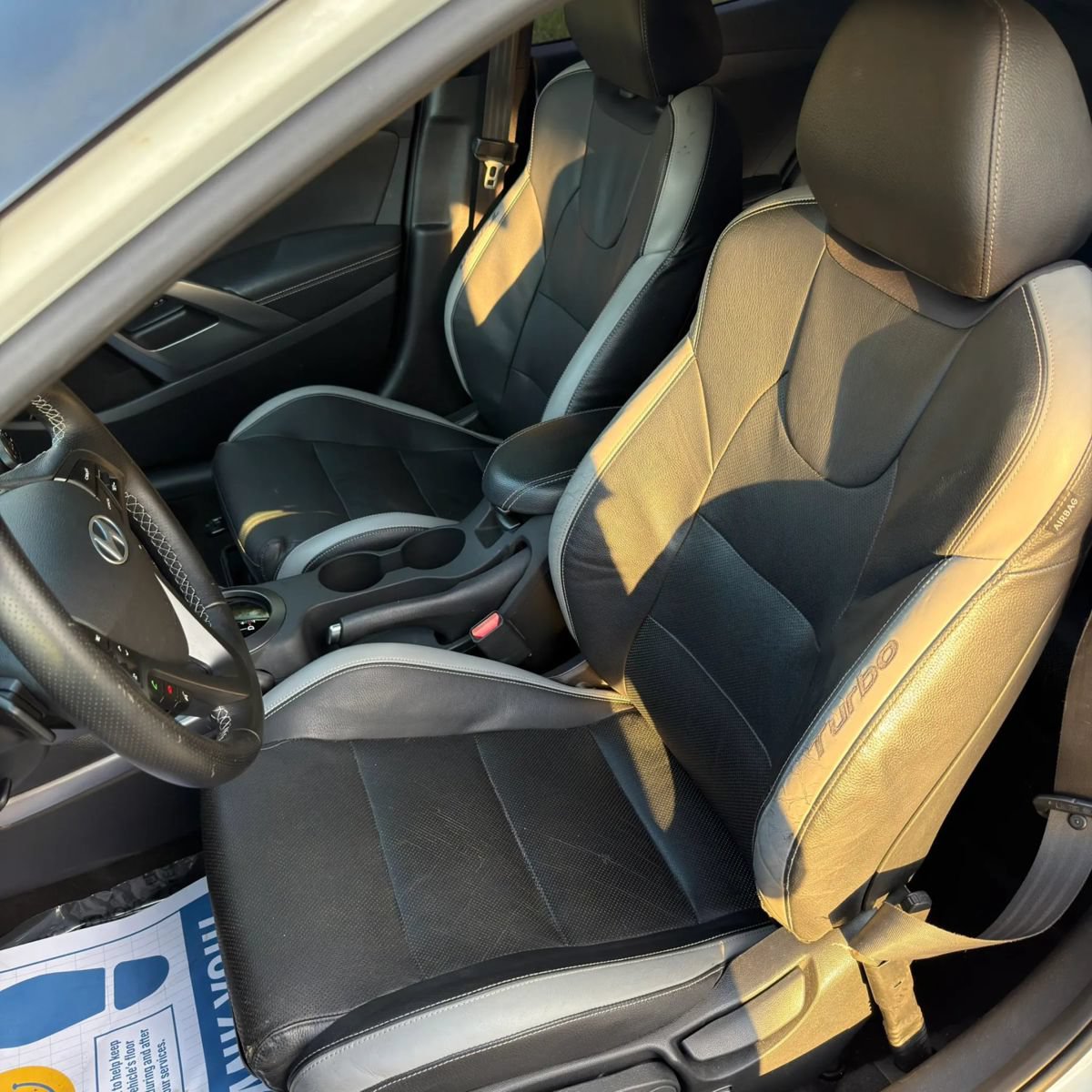 Used 2016 Hyundai Veloster Turbo FWD image 11