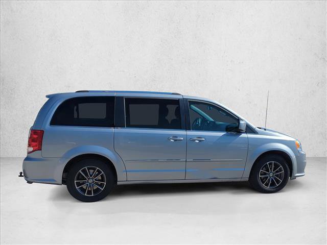 Used 2017 Dodge Grand Caravan SXT image 4