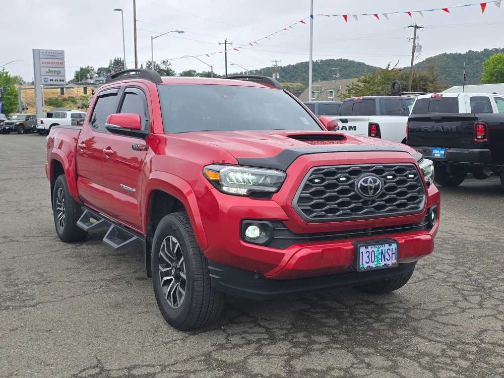 Used 2020 Toyota Tacoma TRD Sport w/ TRD Premium Sport Package AWD/4WD image 18