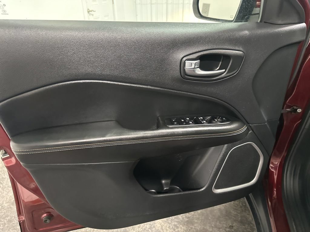 Used 2020 Jeep Compass Latitude FWD image 10