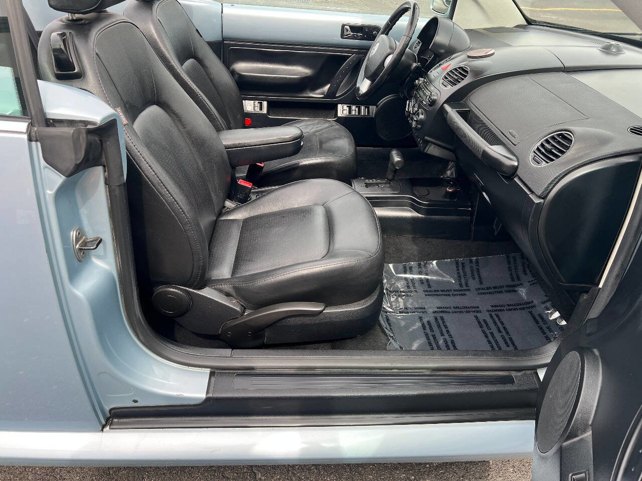 Used 2009 Volkswagen Beetle S image 24