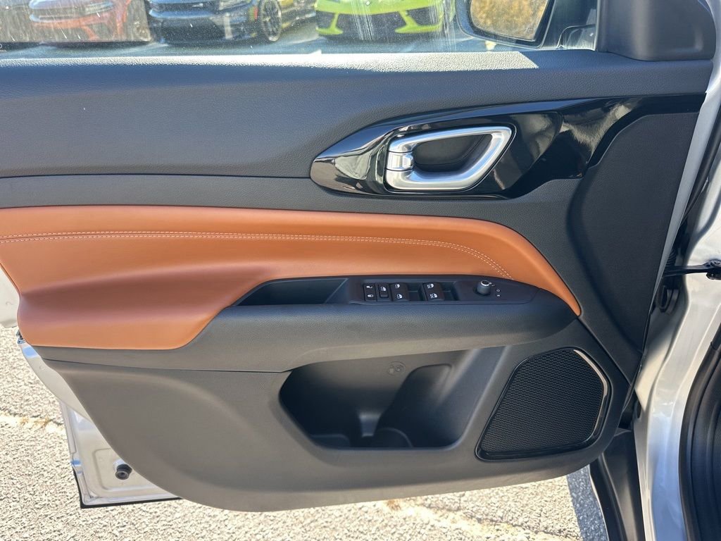 Used 2024 Jeep Compass Limited image 23