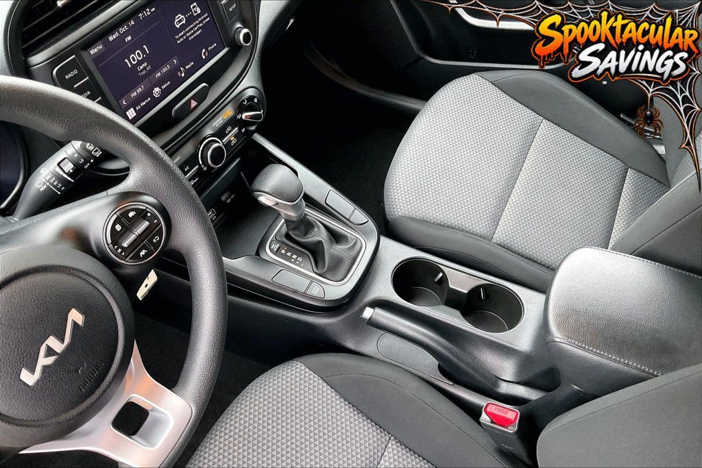 Used 2025 Kia Soul LX w/ LX Technology Package FWD image 16