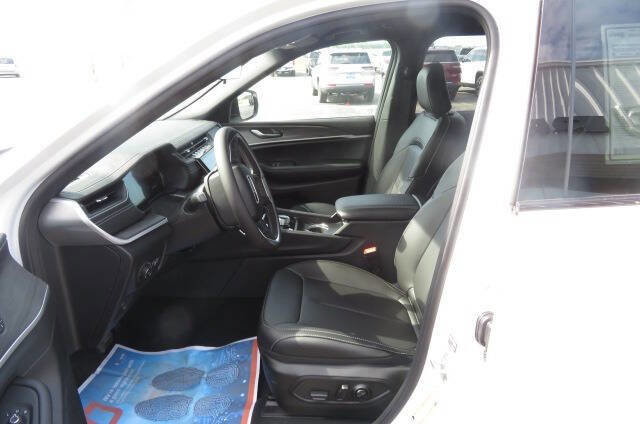 New 2025 Jeep Grand Cherokee Limited w/ Trailer Tow Package image 15