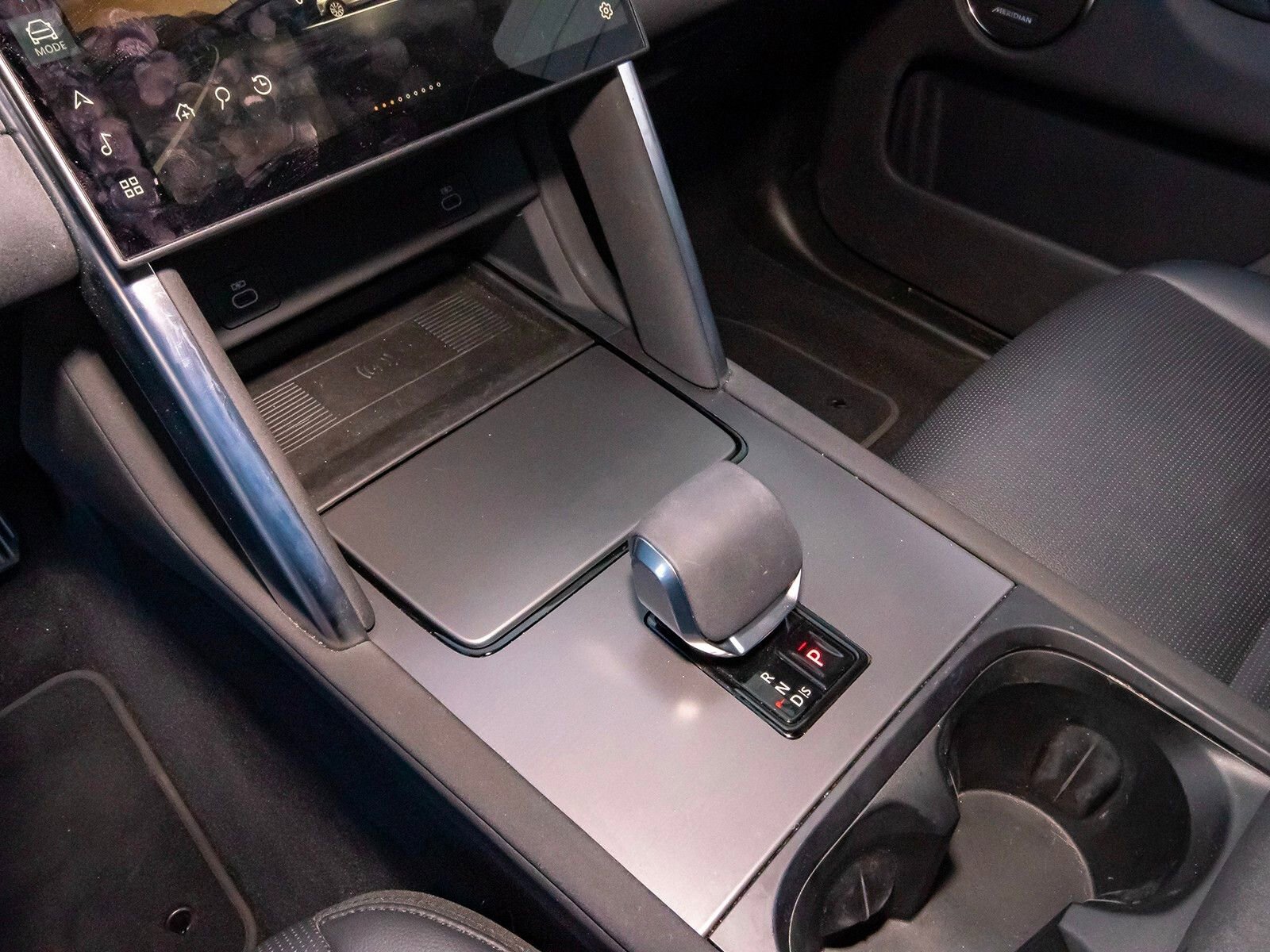 Used 2025 Land Rover Discovery Sport S image 26