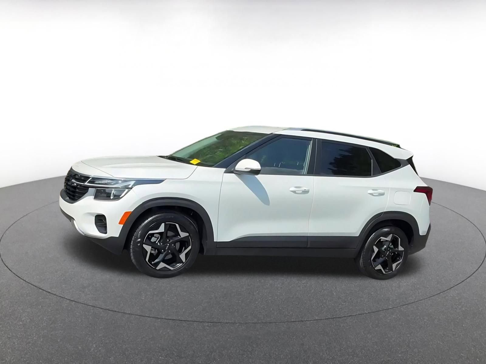 Used 2025 Kia Seltos S FWD image 9