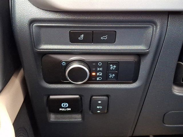 Used 2023 Ford Expedition XLT image 32