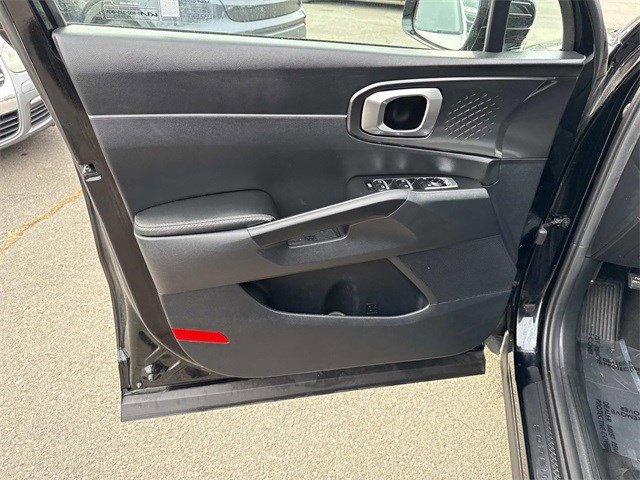 Used 2023 Kia Sorento S w/ Panoramic Sunroof Package image 13